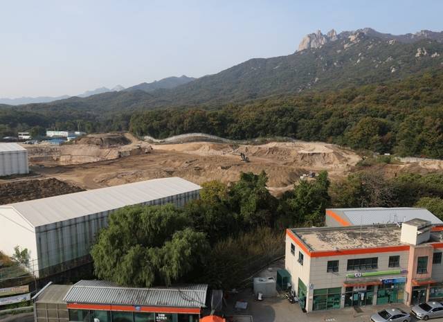 경기도는 주한미군 반환공여구역의 개발 활성화를 위해 '개발제한구역(GB) 해제 통합지침'을 개정하고 31일부터 시행한다. 사진은 30일 의정부 캠프 잭슨 일대의 모습. 연합뉴스