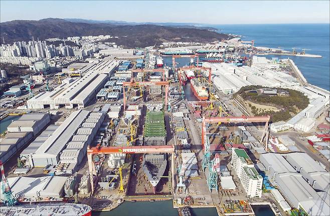 글로벌 조선업 호황으로 HD현대 조선 부문 실적이 날개를 달았다. 사진은 HD현대중공업 울산조선소 전경. (HD현대 제공)