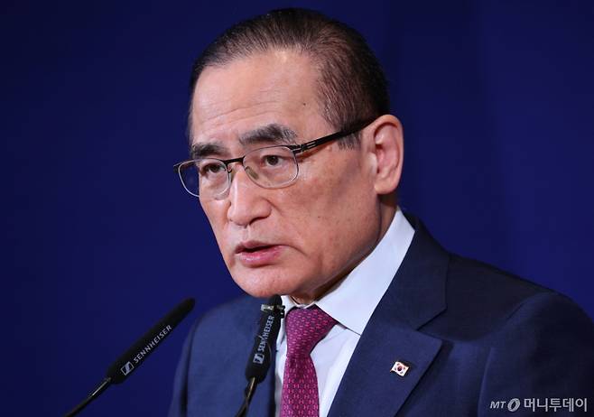 위성락 대통령실 국가안보실장이 지난 26일(현지시간) 말레이시아 쿠알라룸푸르의 한 호텔에 마련된 한국 기자단 프레스센터에서 아세안 정상회의 관련 브리핑을 하고 있다. / 사진=뉴시스