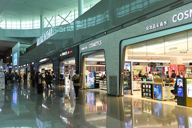 인천국제공항 제2여객터미널 면세점 모습.  [뉴시스]