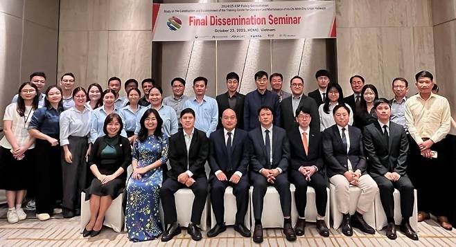 한국철도공사(코레일)가 지난 23일 베트남 호치민시 현지에서 ‘베트남 도시철도 교육센터 설립 KSP’의 최종보고회를 개최했다.