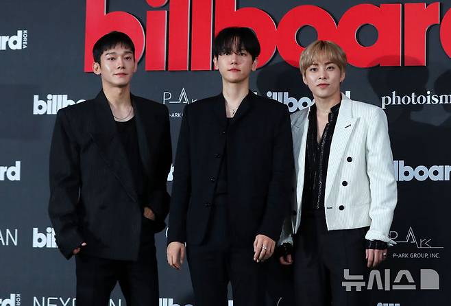 [서울=뉴시스] 김혜진 기자 = 그룹 엑소 첸백시가 27일 오후 서울 중구 신라호텔에서 열린 'Billboard K POWER 100' 이벤트 포토월 행사에서 포즈를 취하고 있다.'Billboard K POWER 100' 이벤트는 빌보드 코리아의 공식 론칭을 기념하는 자리로, 한국 대중음악의 근 100년 역사를 기념하며 K-POP을 중심으로 한 한국 음악이 세계 음악 산업에 끼친 영향력을 조명하기 위해 마련됐다. 2024.08.27. jini@newsis.com