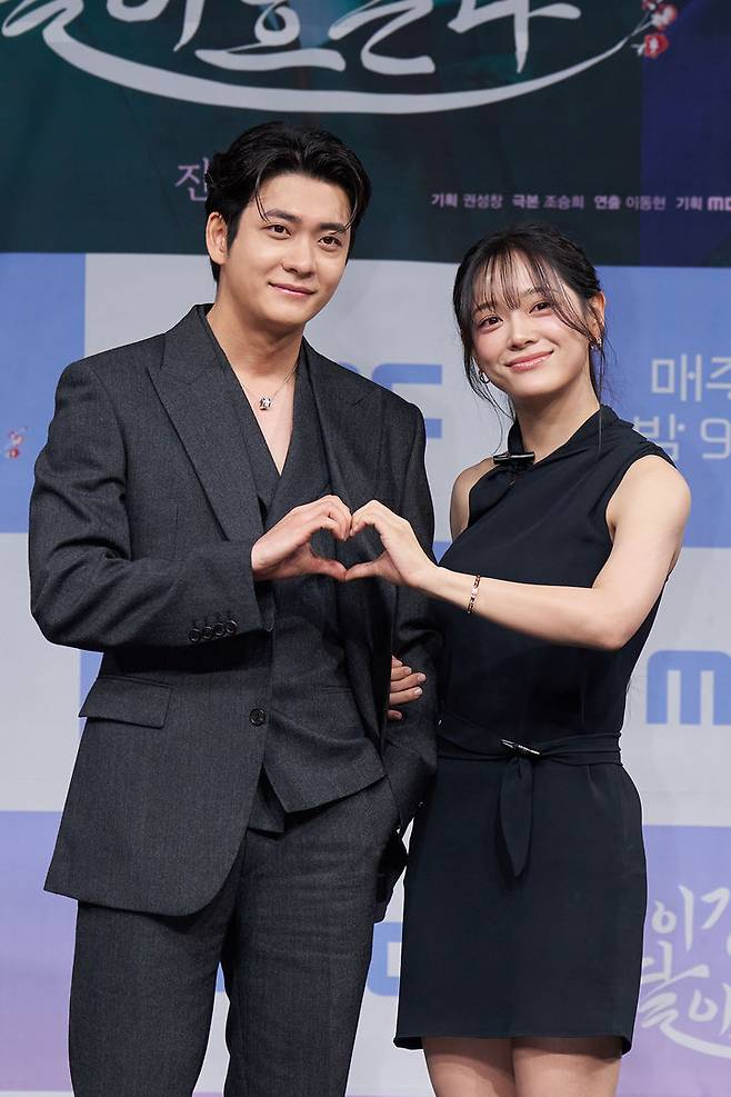 강태오(왼쪽), 김세정