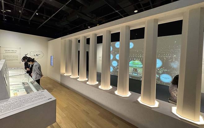 국회박물관에서 여의도 국회의사당 50주년 특별전시 「여의도 국회 50년」 특별전이 열리고 있다. 허정호 선임기자