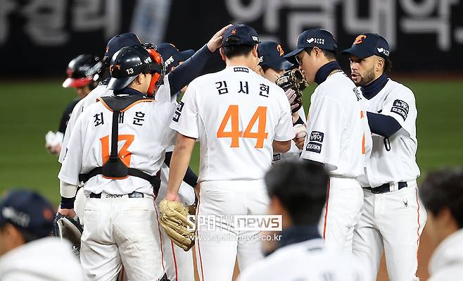 ▲ 극적인 역전승으로 한국시리즈 첫 승을 신고한 한화 ⓒ곽혜미 기자
