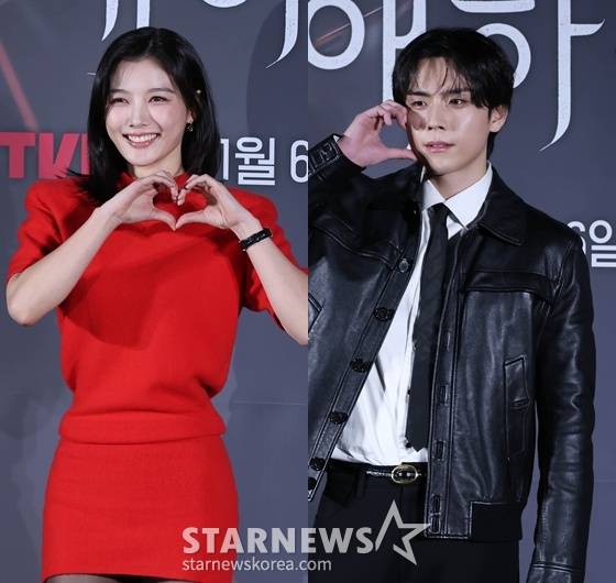 배우 배우 김유정, 김도훈이 30일 오후 서울 CGV용산아이파크몰에서 진행된 티빙 오지지널 시리즈 '친애하는 X' 제작발표회에 참석해 포즈를 취하고 있다.  지옥에서 벗어나 가장 높은 곳으로 올라가기 위해 가면을 쓴 여자 '백아진' 그리고 그녀에게 잔혹하게 짓밟힌 X들의 이야기 '친애하는 X'는  11월 6일 공개된다. /2025.10.30 /사진=이동훈 photoguy@