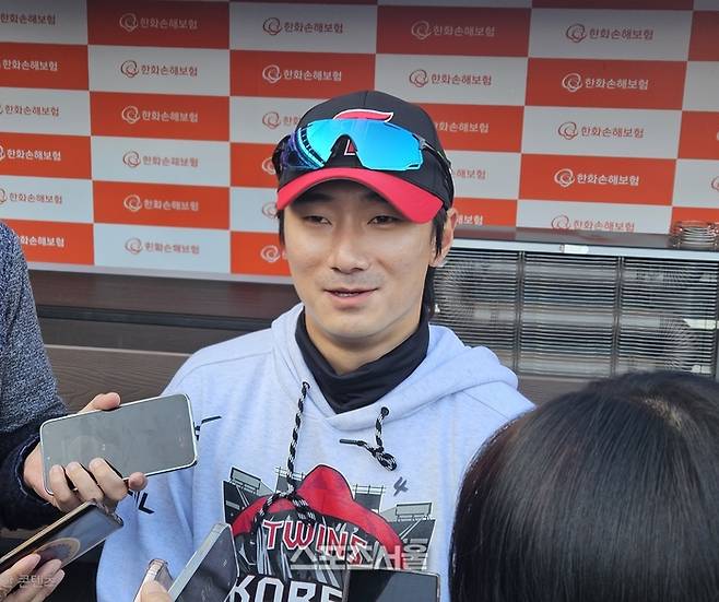 LG 신민재가 31일 대전 한화생명 볼파크에서 2025 KBO 한국시리즈(KS) 5차전 한화와 경기에 앞서 인터뷰에 응했다. 대전 | 김동영 기자 raining99@sportsseoul.com