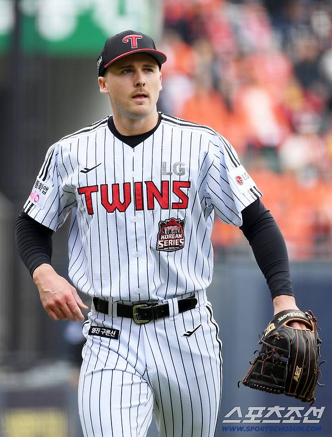 26일 잠실구장에서 열린 한국시리즈 1차전 LG 트윈스와 한화 이글스의 경기. 톨허스트가 숨을 고르고 있다. 잠실=박재만 기자 pjm@sportschosun.com/2025.10.26/