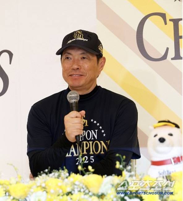 취임 2년차에 재팬시리즈 우승을 이끈 고쿠보 감독. 소프트뱅크는 한신에 첫 경기를 내주고 4연승을 달렸다. 사진캡처=소프트뱅크 호크스 SNS