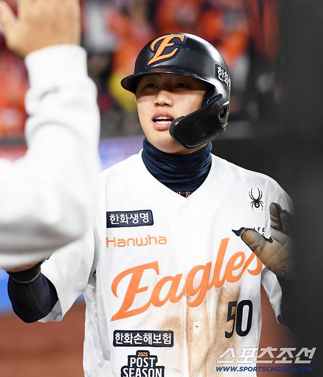 30일 대전 한화생명볼파크에서 열린 한국시리즈 4차전 한화 이글스와 LG 트윈스의 경기. 한화 이원석이 득점을 올리고 있다. 대전=박재만 기자 pjm@sportschosun.com/2025.10.30/