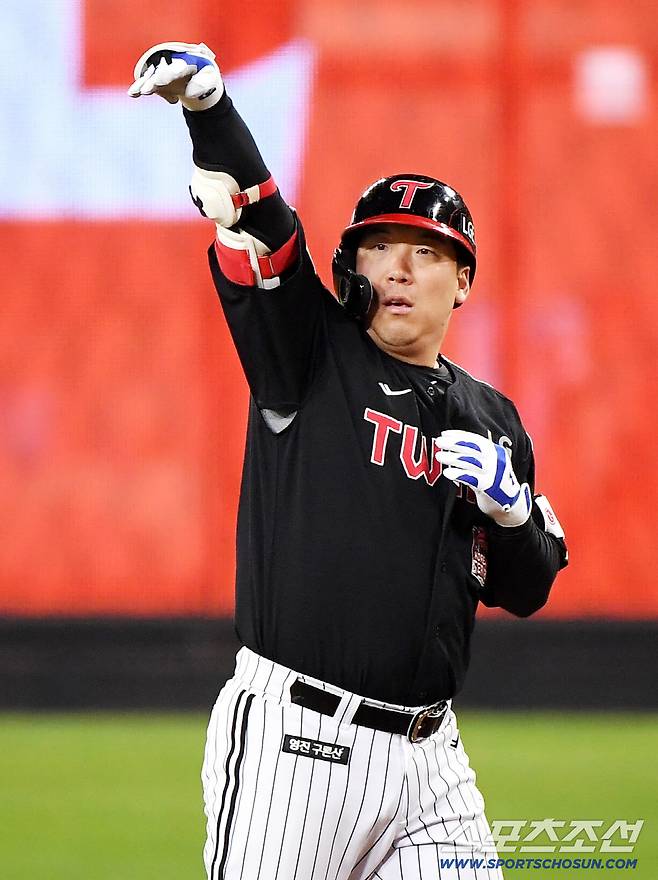 31일 대전 한화생명볼파크에서 열린 LG와 한화의 한국시리즈 5차전. 6회초 1사 2루 김현수가 1타점 적시타를 친 후 환호하고 있다. 대전=정재근 기자 cjg@sportschosun.com/2025.10.31/