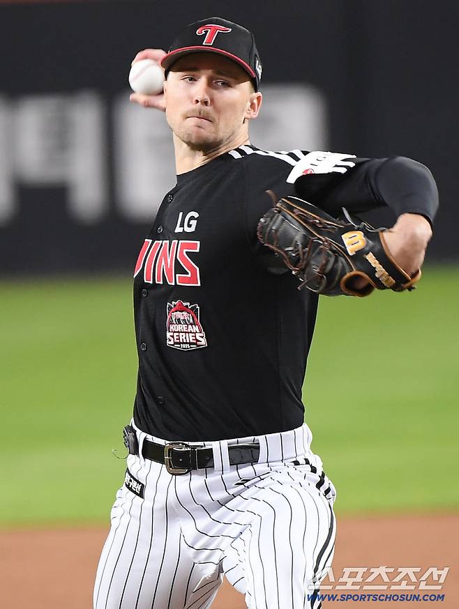 31일 대전 한화생명볼파크에서 열린 LG와 한화의 한국시리즈 5차전.  LG 선발 톨허스트가 투구하고 있다. 대전=정재근 기자 cjg@sportschosun.com/2025.10.31/
