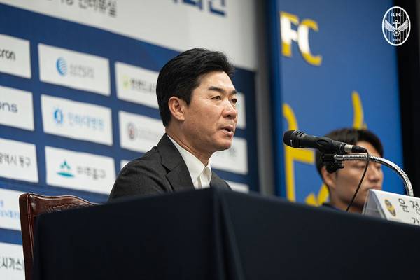 윤정환 인천유나이티드 감독. 인천유나이티드 제공