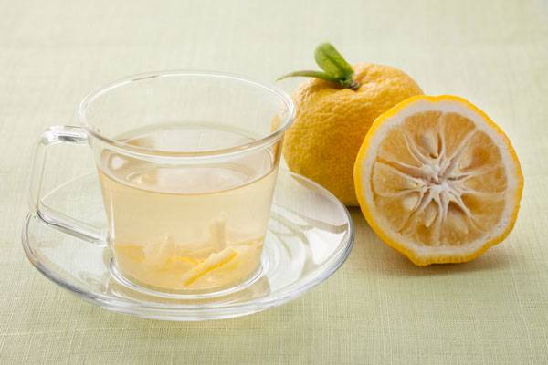 유자차를 마실 때는 설탕 비율을 낮춰 직접 만들어 먹고 섭취 후 가볍게 산책하는 등으로 체내 당을 에너지원으로 소모하는 게 좋다./사진=클립아트코리아​