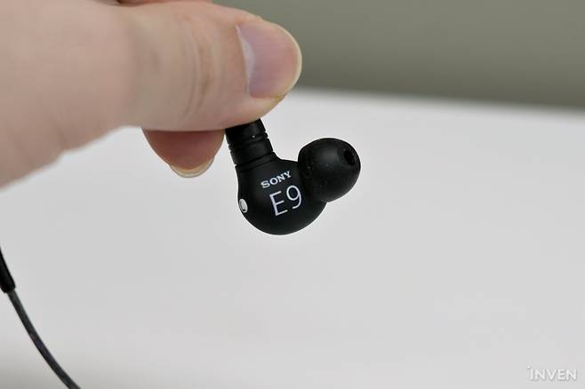 ▲ 약간 로고가 잘 꾸며진 포뮬러 1의 레이스 카를 보는 느낌