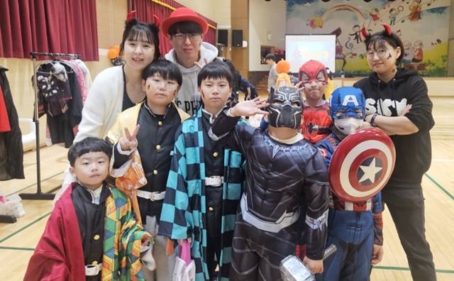 ▲ 철원군 문혜초교는 31일 세계문화의 폭을 넓히는 해피 할로윈데이를 개최, 학생들이 다양한 체험활동을 실시했다.