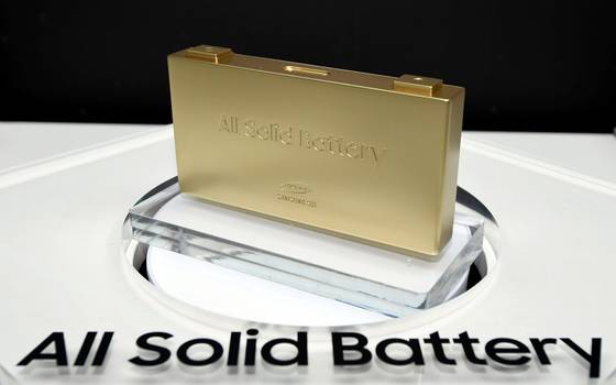 A mock-up of Samsung SDI's all-solid-state battery [SAMSUNG SDI]