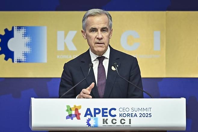 마크 카니 캐나다 총리가 31일 경북 경주예술의전당에서 열린 아시아태평양경제협력체(APEC) 정상회의 최고 경영자(CEO) 서밋에서 정상 특별연설을 하고 있다. [경주/한주형기자]