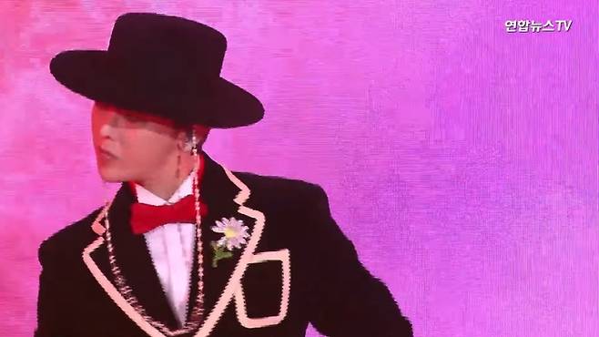 ‘APEC 정상회의 환영 만찬’에서 공연한 지드래곤. 사진|유튜브 채널 ‘연합뉴스TV’ 영상 캡처