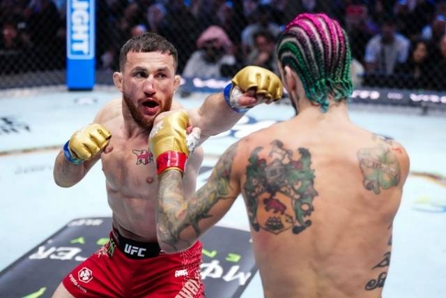 UFC 파운드 포 파운드(P4P) 랭킹 3위 드발리쉬빌리(21승 4패)는 2025년 네 번째로 옥타곤에 올라가 빠르게 성장하고 있는 자신의 업적에 또 하나의 기록을 추가하려 한다. 그는 현재 13연승으로 UFC 밴텀급 역사상 가장 긴 연승 행진을 이어가고 있다. 그는 코리 샌드헤이건, 션 오말리(2회), 헨리 세후도 등에게 압도적인 승리를 거두며 역사상 가장 위대한 밴텀급 선수임을 증명하고 있다. 드발리쉬빌리는 이제 2023년 얀을 완전히 압도했던 경기를 다시 한번 재현함으로써 다시 한번 자신의 이름을 드높이고자 한다. 사진=UFC 제공