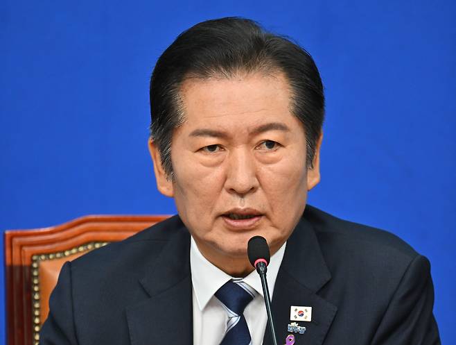 정청래 더불어민주당 대표. 사진은 정 대표가 지난 27일 오전 서울 여의도 국회에서 열린 최고위원회의에서 모두발언을 하는 모습. 임세준 기자