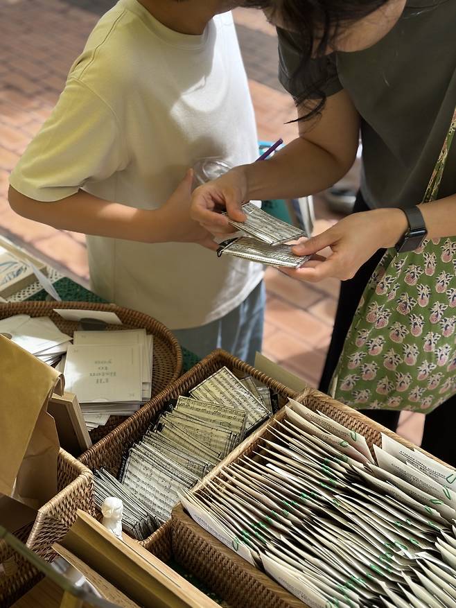 국립심포니오케스트라가 만든 폐악보 카드 지갑 [세종문화회관, 국립심포니오케스트라 제공]