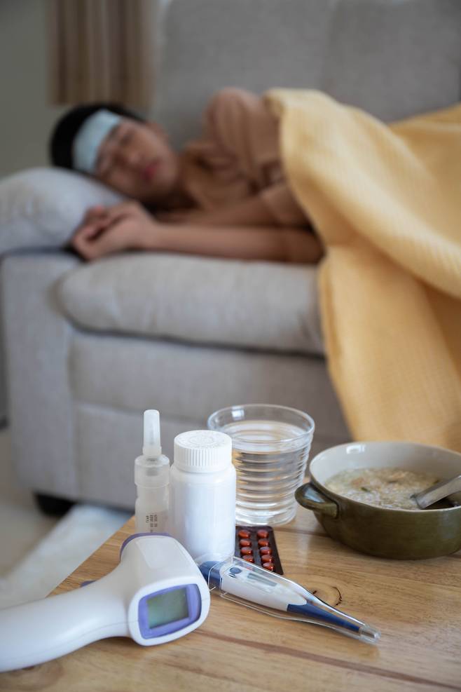 발열이나 심한 몸살, 오한, 근육통 같은 급성 증상이 있으면 독감 예방접종을 미뤄야 한다. 게티이미지뱅크