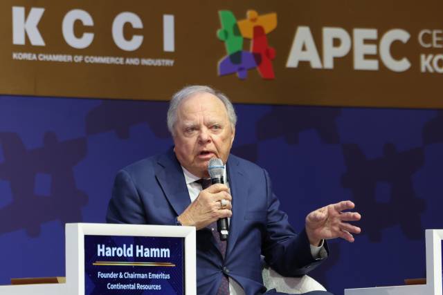해롤드 햄 콘티넨털 리소시스 명예회장이 31일 경주 예술의전당에서 열린 아시아태평양경제협력체(APEC) 최고경영자(CEO) 서밋에서 '아시아 태평양 LNG 협력'을 주제로 발언하고 있다. 연합뉴스