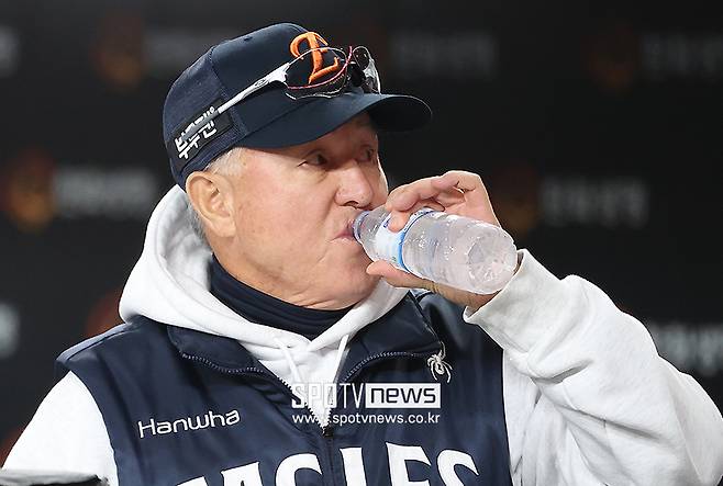▲ 이제 한 번의 실수도 용납되지 않은 잔인한 상황에 몰린 김경문 한화 감독 ⓒ곽혜미 기자