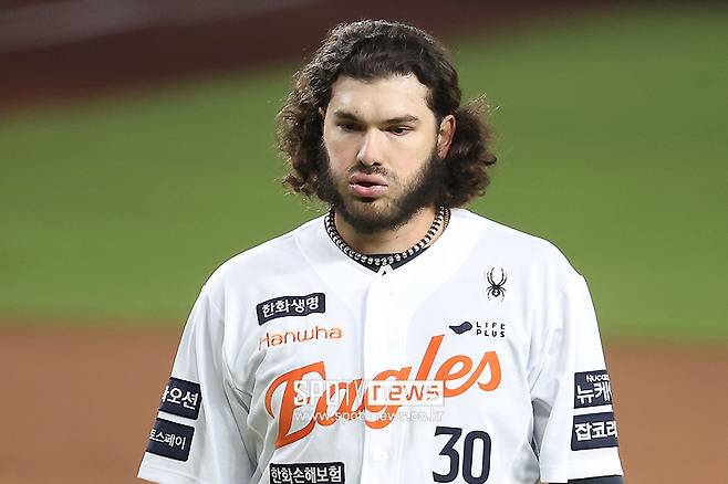 ▲ 분전에도 불구하고 팀의 한국시리즈 우승이라는 마지막 목표를 달성하지 못한 코디 폰세 ⓒ곽혜미 기자