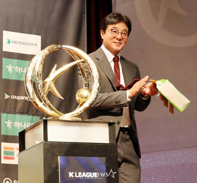 지난 22일 상암누리꿈스퀘어에서 열린 하나은행 K리그1 2025 파이널라운드 미디어데이에서 참석한 대전 황선홍 감독. /사진=강영조 선임기자