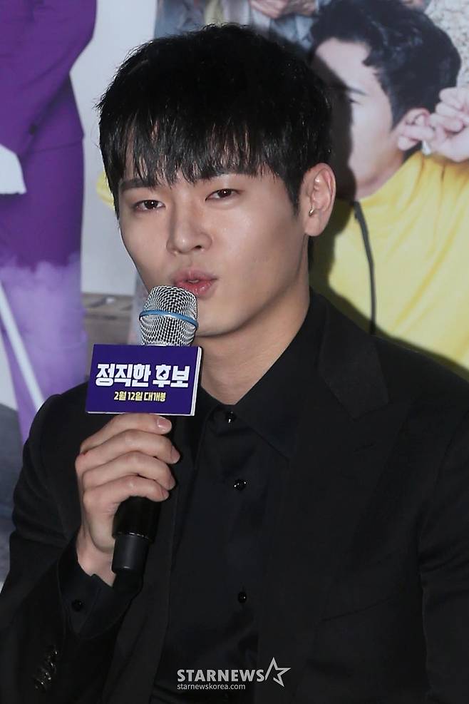 배우 장동주가 28일 오후 서울 CGV용산아이파크몰에서 열린 영화 '정직한 후보' 언론배급시사회에서 취재진 질문에 답하고 있다.