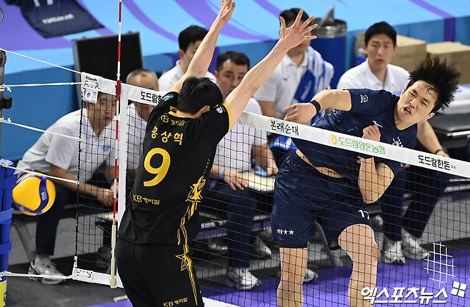 7일 오후 인천 계양체육관에서 열린 ‘도드람 2023-2024 V-리그’ 대한항공과 KB손해보험의 경기, 대한항공 임동혁이 공격을 시도하고 있다. 엑스포츠뉴스 DB
