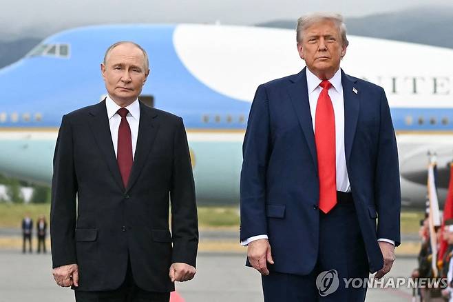 8월 15일(현지시간) 알래스카에서 만난 트럼프와 푸틴 [AFP 연합뉴스 자료사진. 재판매 및 DB 금지]