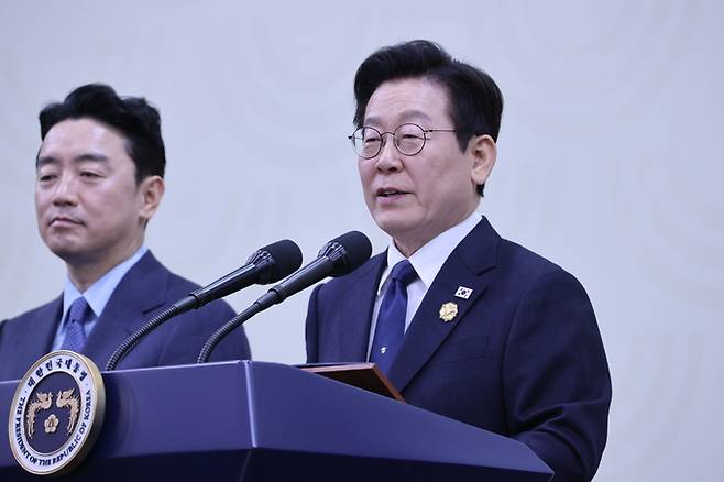 ▲ 이재명 대통령이 1일 오후 경북 경주 국제미디어센터(IMC)에서 아시아태평양경제협력체(APEC)정상회의 기자회견에서 취재진의 질문에 답하고 있다.김영환 기자 yhk@kyongbuk.com