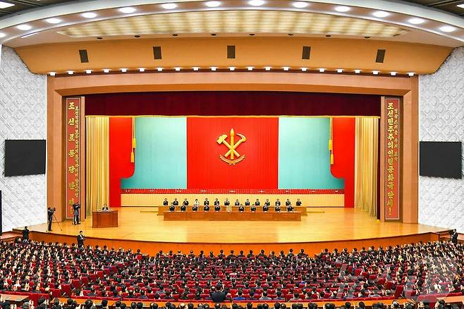 (평양 노동신문=뉴스1) = 북한 노동당 기관지 노동신문은 1일 '노동신문' 창간 80주년 기념보고회를 전날 인민문화궁전에서 진행했다고 보도했다. 보고회에는 방북 중인 조선신보 대표단도 초대됐다고 전했다. [국내에서만 사용가능. 재배포 금지. DB 금지. For Use Only in the Republic of Korea. Redistribution Prohibited] rodongphoto@news1.kr