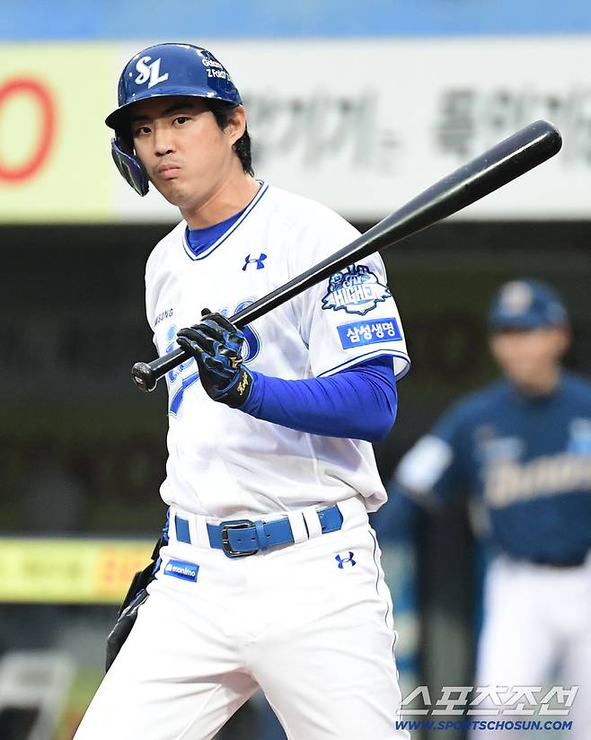 6일 대구 삼성라이온즈파크에서 열린 NC와 삼성의 와일드카드 1차전. 9회 타격하는 삼성 구자욱. 대구=송정헌 기자songs@sportschosun.com/2025.10.06/