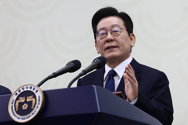 이재명 대통령이 2025 아시아태평양경제협력체(APEC) 정상회의 폐막일인 1일 오후 경북 경주화백컨벤션센터(HICO) 인근 국제미디어센터(IMC)에서 기자회견을 하고 있다./뉴스1