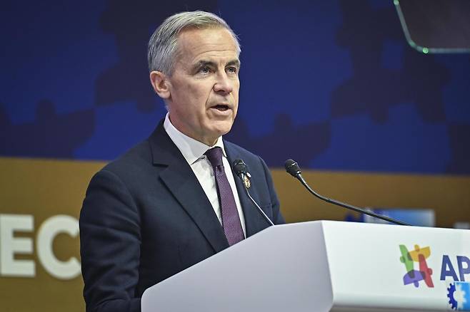 마크 카니 캐나다 총리가 31일 경북 경주예술의전당에서 열린 아시아태평양경제협력체(APEC) 정상회의 최고 경영자(CEO) 서밋에서 정상 특별연설을 하고 있다.  2025.10.31. 뉴스1