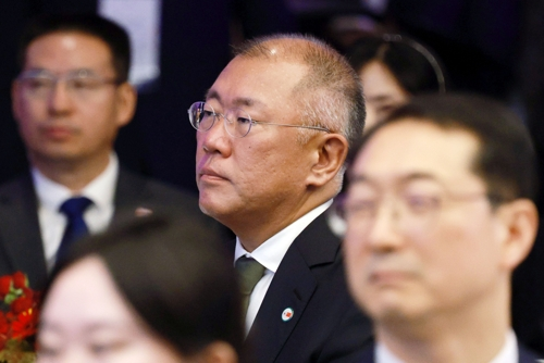 정의선 현대차그룹 회장이 1일 경북 경주 소노캄에서 열린 이재명 대통령 주최 시진핑 중국 국가주석을 위한 국빈만찬에 참석해 있다. [연합뉴스]
