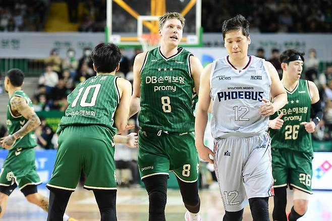 [서울=뉴시스] 프로농구 원주 DB의 헨리 엘런슨. (사진=KBL 제공) *재판매 및 DB 금지