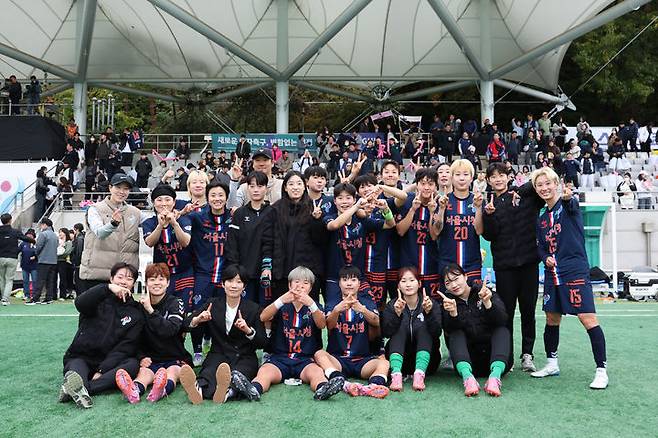 [서울=뉴시스]WK리그 서울시청 단체 사진. (사진=한국여자축구연맹 제공)