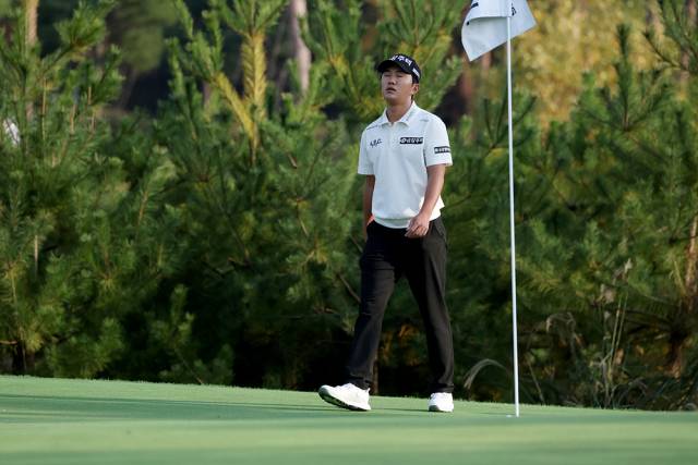 버디 퍼트를 놓친 후 아쉬운 표정을 짓고 있는 옥태훈. 사진 제공=KPGA