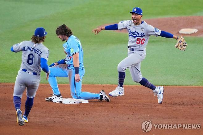 경기 끝낸 뒤 환호하는 다저스 선수들 [AFP=연합뉴스]