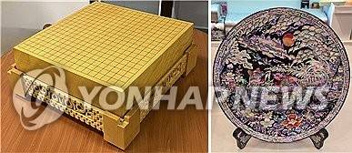 이재명 대통령이 시진핑 주석을 위한 준비한 선물 (경주=연합뉴스) 대통령실은 이재명 대통령이 1일 시진핑 중국 국가주석에게 선물한 '본비자 바둑판'과 '나전칠기 자개원형쟁반'을 공개했다. 2025.11.1 [대통령실 제공. 재판매 및 DB 금지] photo@yna.co.kr