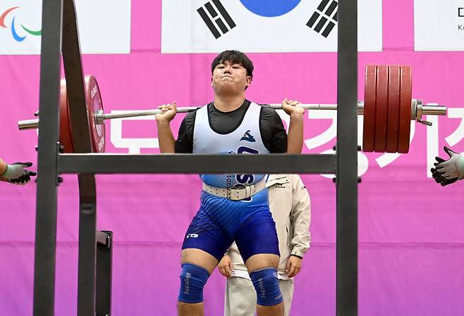 이주용(한국석유공사)은 남자 -100㎏급 스쿼트(225㎏), 데드리프트(217㎏), 종합(442㎏)에서 각각 1위를 차지하며 대회 3관왕에 올랐다.