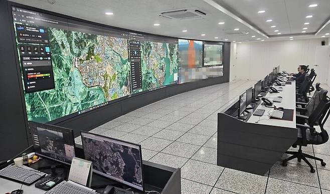 울산국가산단 지하배관 통합안전관리센터에 위치한 2층 관제실 모습.