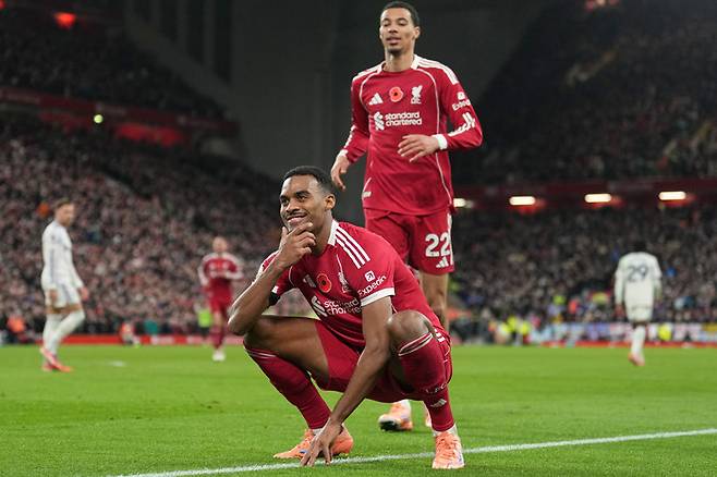 2일 안필드에서 펼쳐진 애스턴 빌라와 경기에서 후반 13분 쐐기골을 넣은 뒤 세레머니하는 리버풀의 라이언 흐라번베르흐