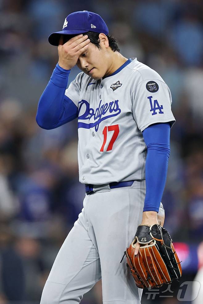 월드시리즈 7차전에 선발 등판한 오타니. ⓒ AFP=뉴스1