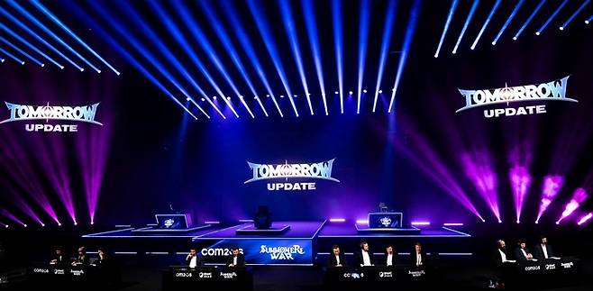 컴튜스가 SWC2025 현장에서 대규모 업데이트 ‘TOMORROW’ 시네마틱 영상을 깜짝 공개했다. 사진 | 컴투스